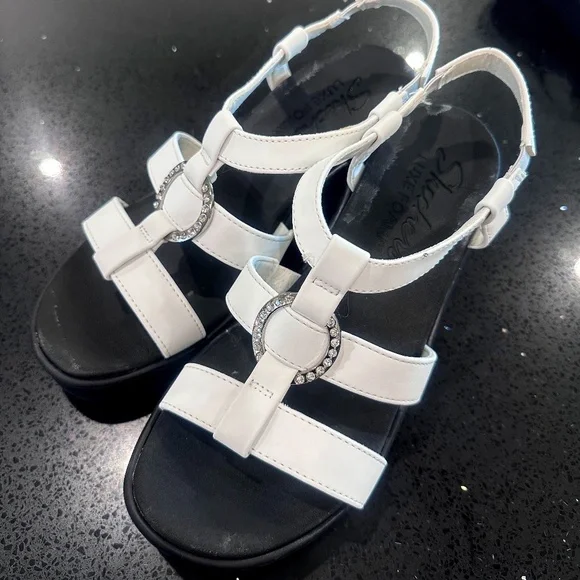 Sketchers sandals - Picture 1 of 3